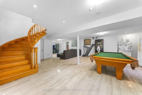Photo 31 at 2 Hollyburn Court, West Woodbridge, Vaughan