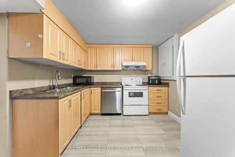 Photo 34 at 2 Hollyburn Court, West Woodbridge, Vaughan