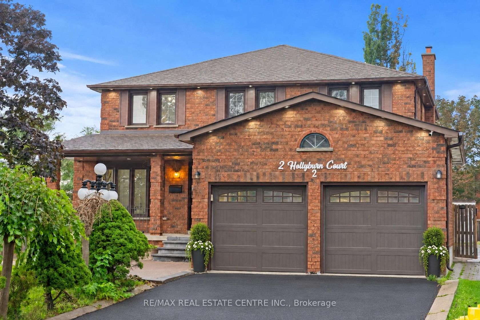 2 Hollyburn Court, West Woodbridge, Vaughan photo number 2
