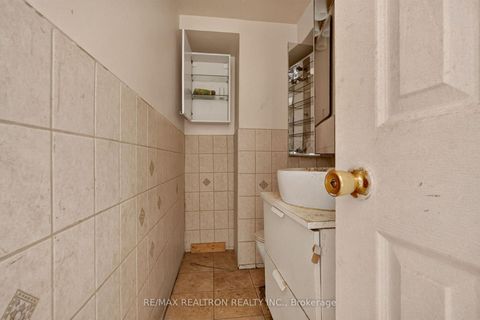 Photo 11 at 159 Eastwood Avenue, Cliffside, Toronto