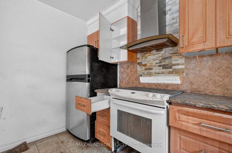 Photo 14 at 159 Eastwood Avenue, Cliffside, Toronto