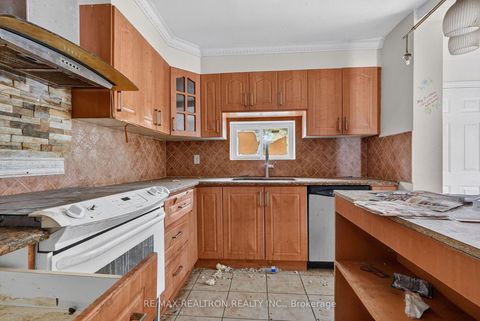 Photo 15 at 159 Eastwood Avenue, Cliffside, Toronto