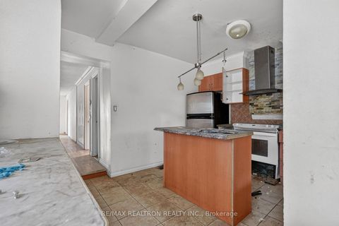 Photo 17 at 159 Eastwood Avenue, Cliffside, Toronto
