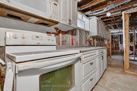 Photo 35 at 159 Eastwood Avenue, Cliffside, Toronto