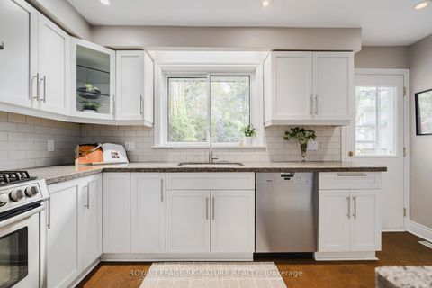 Photo 8 at 11 Bellbury Crescent, Don Valley Village, Toronto