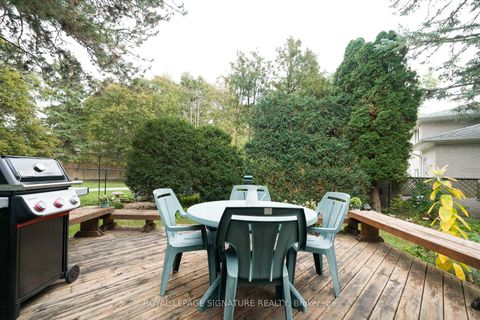 Photo 34 at 11 Bellbury Crescent, Don Valley Village, Toronto
