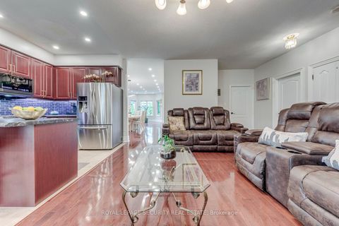 Photo 12 at 25 Pinecliff Crescent, Ardagh, Barrie