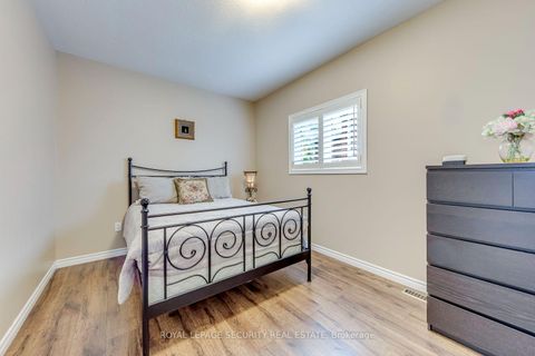 Photo 25 at 25 Pinecliff Crescent, Ardagh, Barrie