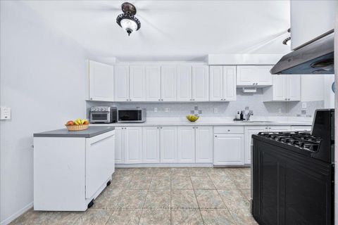 Photo 7 at 82 Pennyhill Drive, Malvern, Toronto