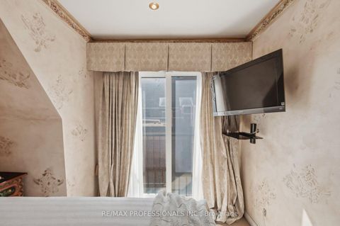 Photo 22 at 10 - 228 St George Street, Annex, Toronto