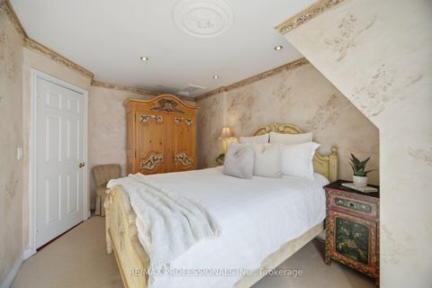 Photo 23 at 10 - 228 St George Street, Annex, Toronto