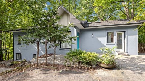 Photo 2 at 7 Greenbrook Drive, Greenbrook, Toronto