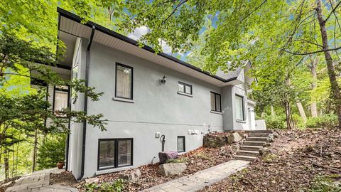 Photo 3 at 7 Greenbrook Drive, Greenbrook, Toronto