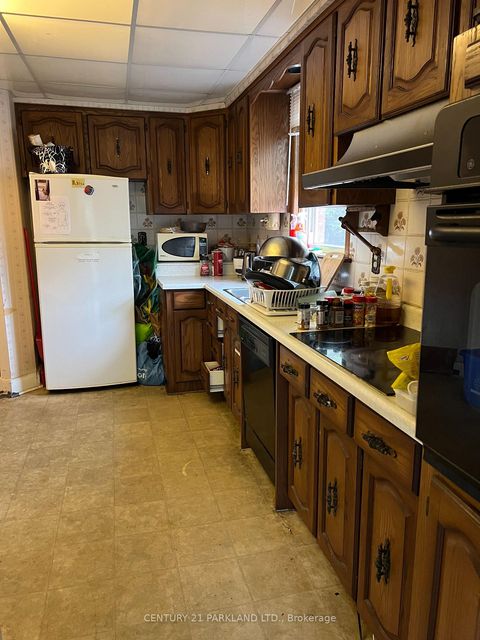 Photo 2 at 125 North Carson Street, Alderwood, Toronto