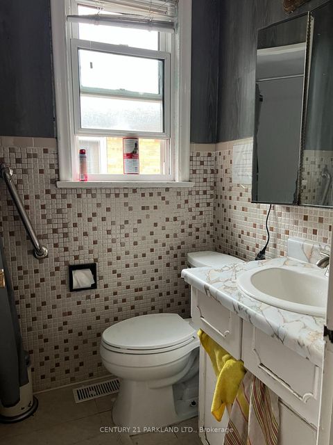 Photo 3 at 125 North Carson Street, Alderwood, Toronto