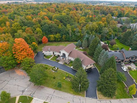 Photo 2 at 81 Orico Court, Kleinburg, Vaughan