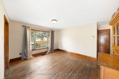 Photo 5 at 27 Campbell Avenue, Allandale, Barrie