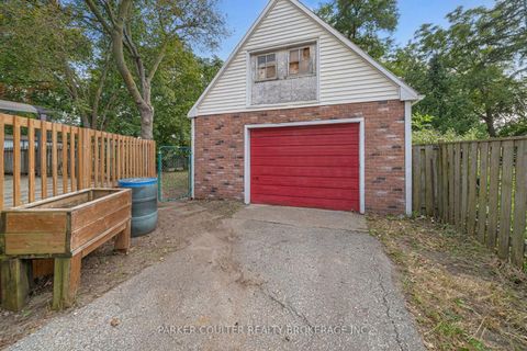 Photo 34 at 27 Campbell Avenue, Allandale, Barrie