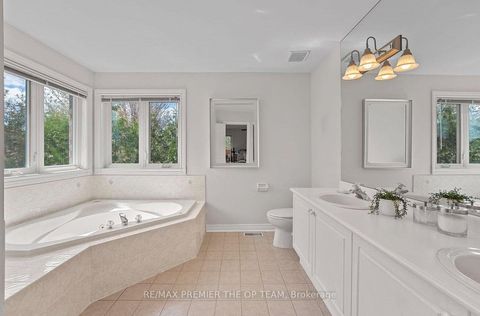 Photo 12 at 58 Calera Crescent, Sonoma Heights, Vaughan