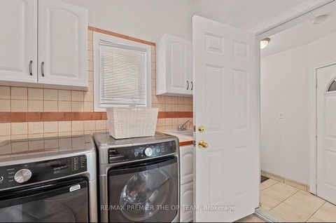 Photo 14 at 58 Calera Crescent, Sonoma Heights, Vaughan