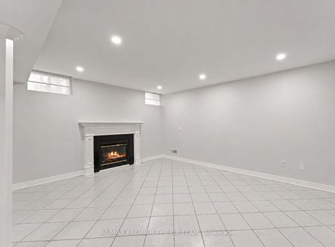Photo 16 at 58 Calera Crescent, Sonoma Heights, Vaughan