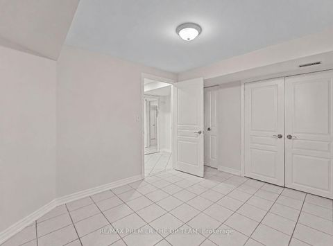 Photo 18 at 58 Calera Crescent, Sonoma Heights, Vaughan
