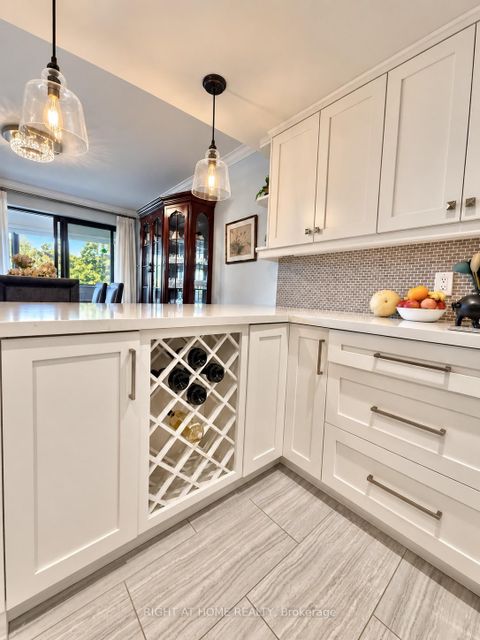 Photo 4 at 301 - 55 Carscadden Drive, Branson, Toronto