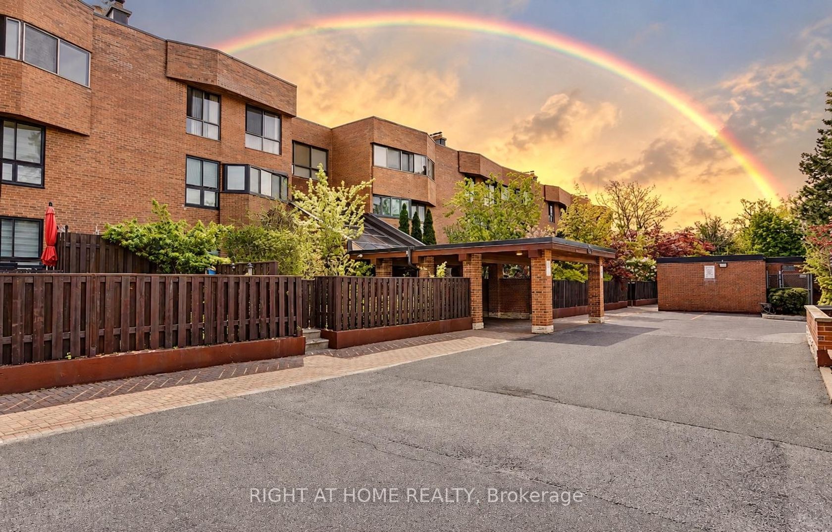 301 - 55 Carscadden Drive, Branson, Toronto 
