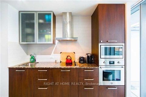 Photo 4 at 708 - 14 York Street, Waterfront Communities C1, Toronto
