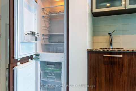 Photo 5 at 708 - 14 York Street, Waterfront Communities C1, Toronto