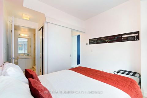 Photo 9 at 708 - 14 York Street, Waterfront Communities C1, Toronto