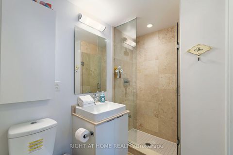 Photo 11 at 708 - 14 York Street, Waterfront Communities C1, Toronto