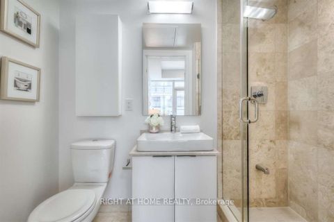 Photo 12 at 708 - 14 York Street, Waterfront Communities C1, Toronto