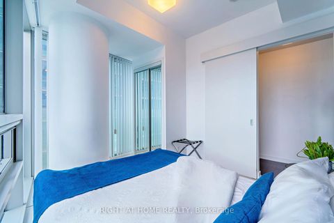 Photo 14 at 708 - 14 York Street, Waterfront Communities C1, Toronto