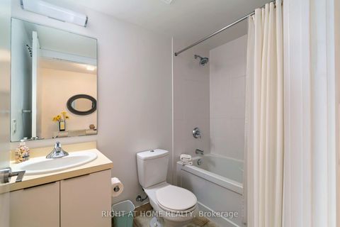 Photo 16 at 708 - 14 York Street, Waterfront Communities C1, Toronto