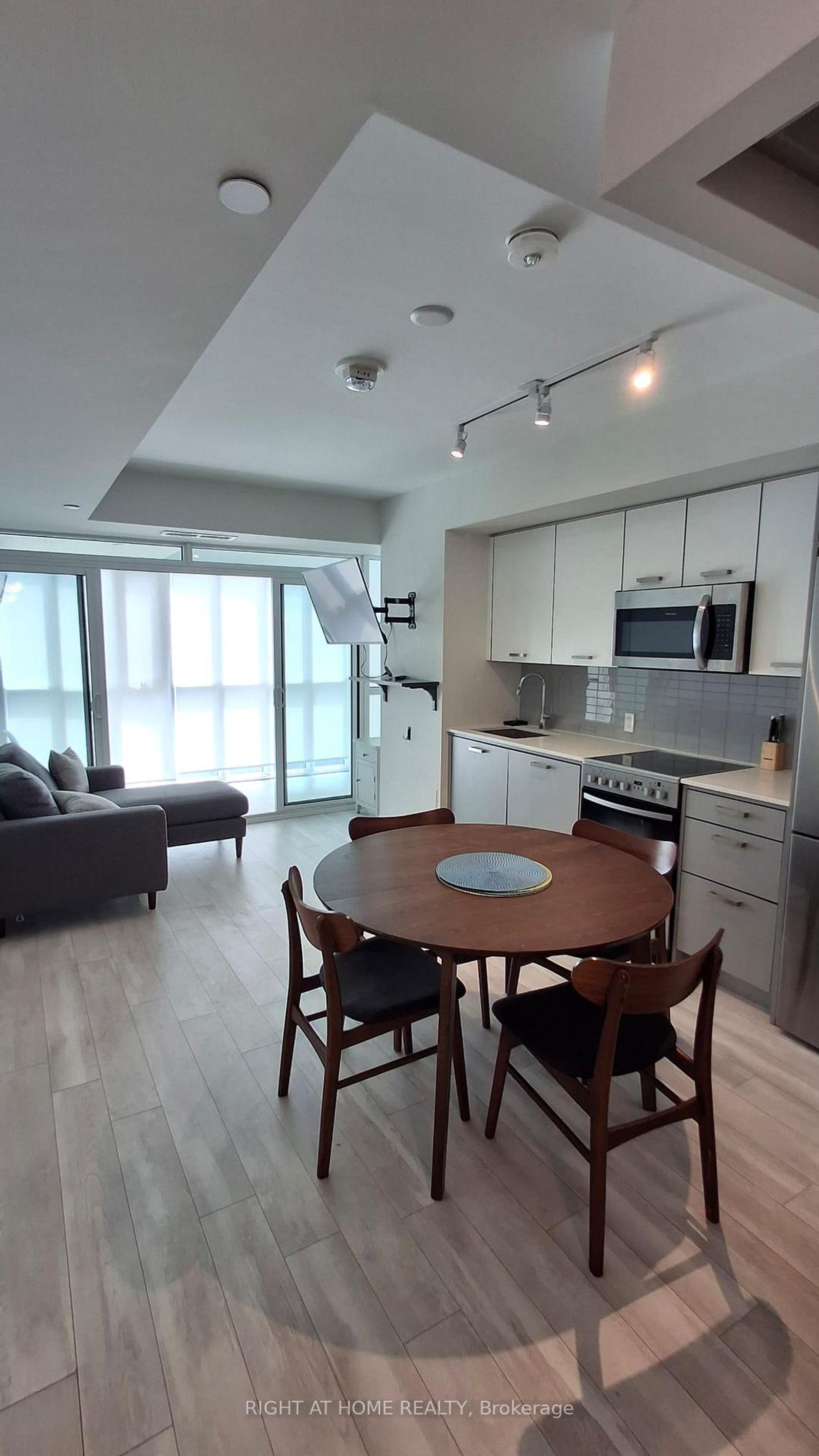 211 - 1630 Queen Street E, The Beaches, Toronto 