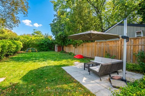 Photo 2 at 316 Monarch Park Avenue, East York, Toronto