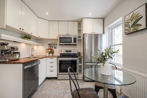 Photo 12 at 316 Monarch Park Avenue, East York, Toronto