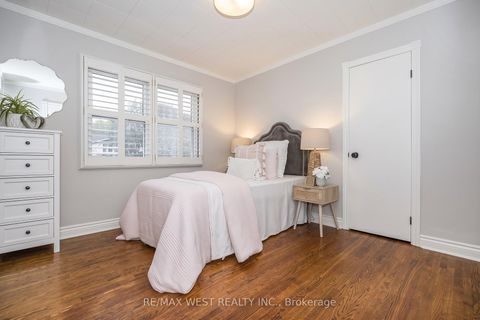 Photo 18 at 316 Monarch Park Avenue, East York, Toronto