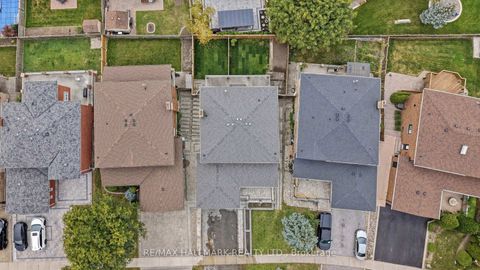 Photo 1 at 44 Olympia Gate, East Woodbridge, Vaughan