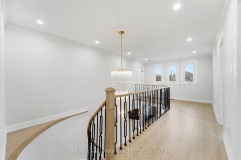 Photo 17 at 44 Olympia Gate, East Woodbridge, Vaughan