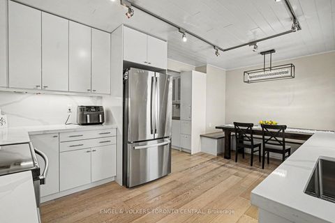 Photo 4 at 28 Inverleigh Drive, Queensway, Toronto