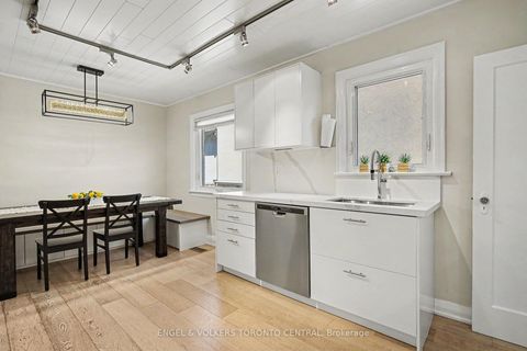 Photo 5 at 28 Inverleigh Drive, Queensway, Toronto