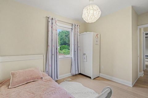 Photo 11 at 28 Inverleigh Drive, Queensway, Toronto