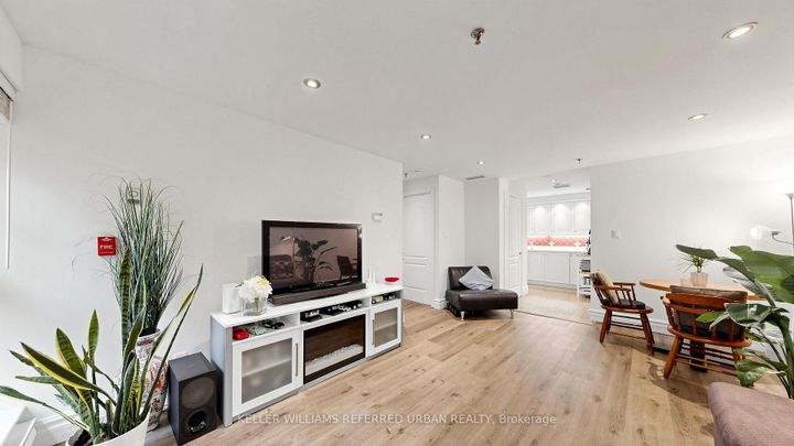 Photo 6 at 5 - 1 Watergarden Way, Bayview Village, Toronto