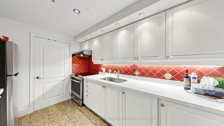 Photo 7 at 5 - 1 Watergarden Way, Bayview Village, Toronto