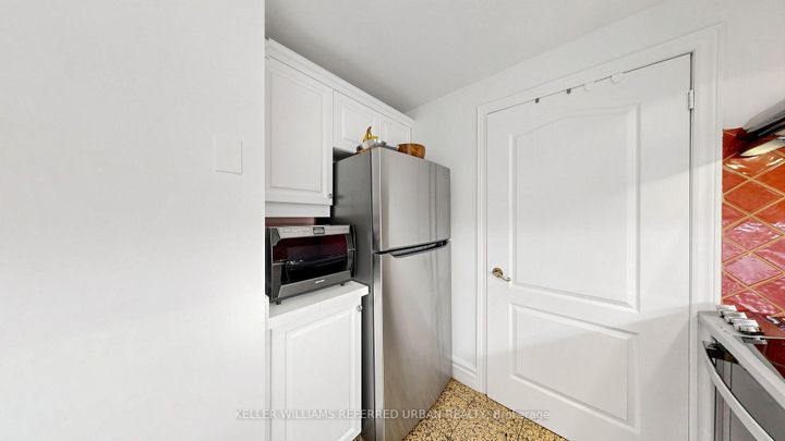 Photo 9 at 5 - 1 Watergarden Way, Bayview Village, Toronto
