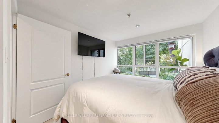 Photo 11 at 5 - 1 Watergarden Way, Bayview Village, Toronto