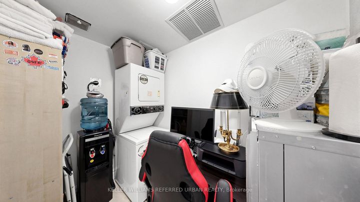Photo 13 at 5 - 1 Watergarden Way, Bayview Village, Toronto