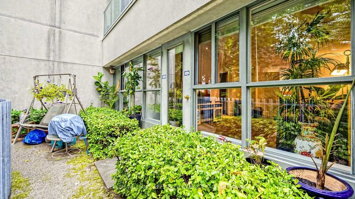 Photo 15 at 5 - 1 Watergarden Way, Bayview Village, Toronto